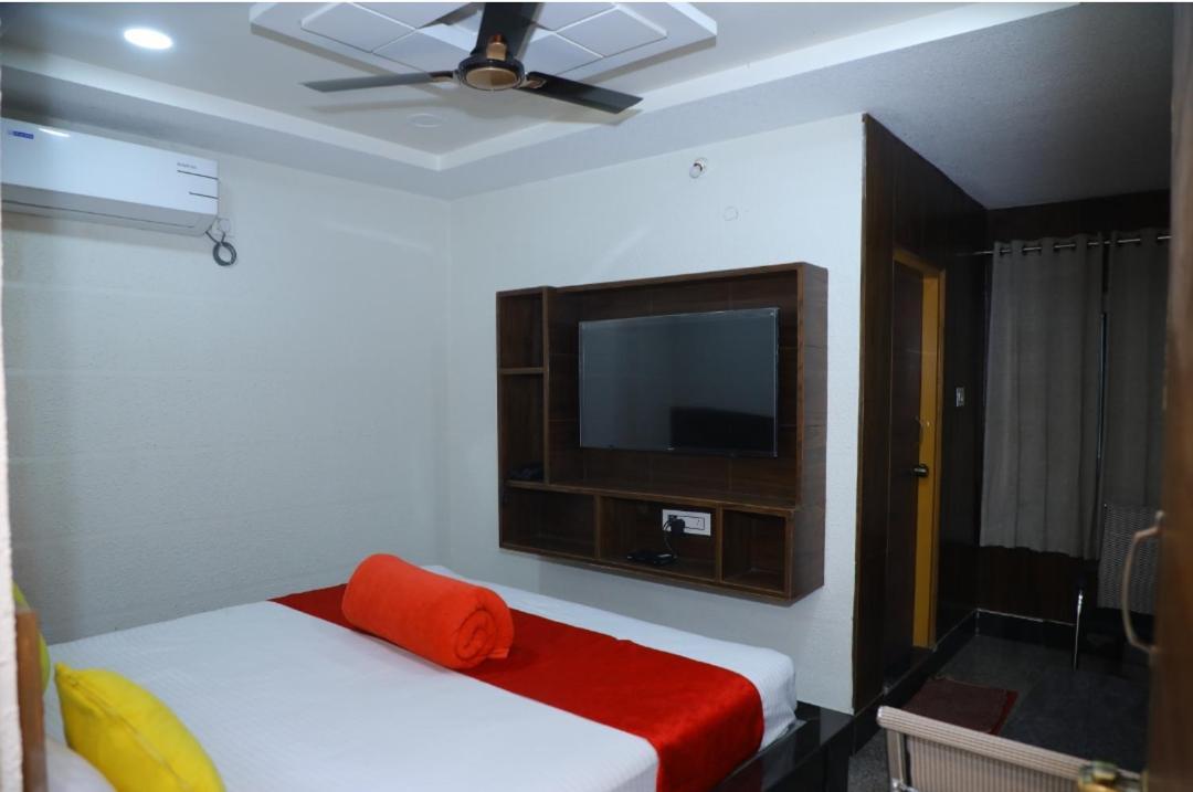 Hotel New Maruthi Inn, Lb Nagar حيدر أباد المظهر الخارجي الصورة